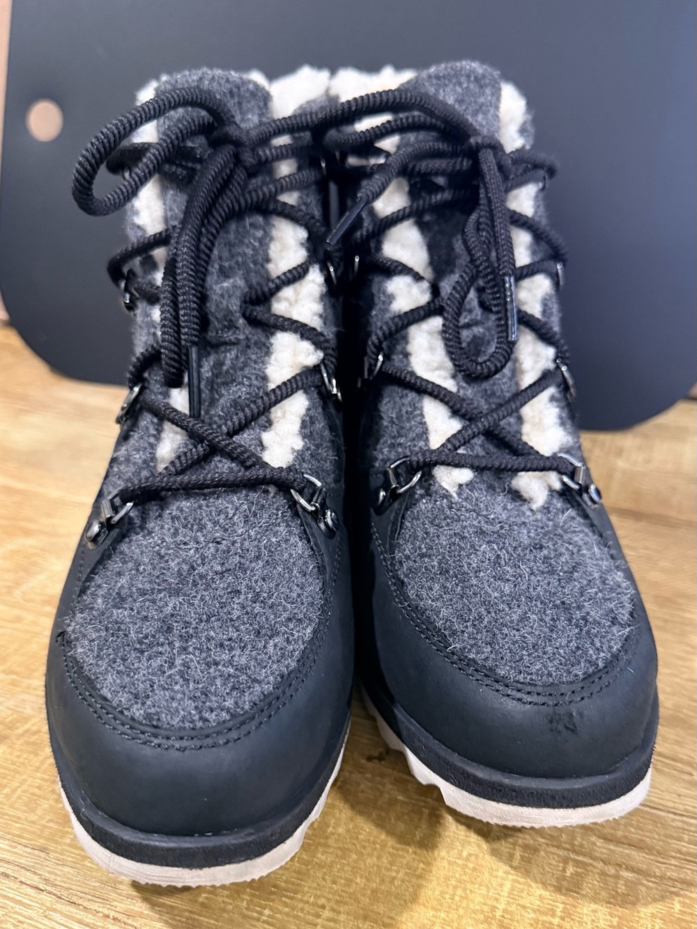 Sorel | Sneakchic Alpine Lace Up Boots | Black \ Size 9.5 - Picture 4 of 7